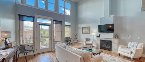 TV, fireplace, stereo