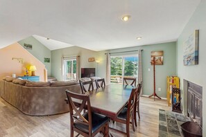 Interior - Lakefront Cabin with Private Dock, Hot Tub, & Game Room - Dogs Okay (Swanton)