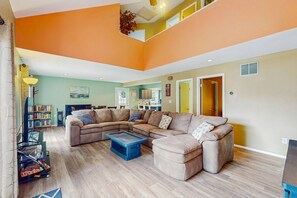 TV, fireplace, DVD player, table tennis - Lakefront Cabin with Private Dock, Hot Tub, & Game Room - Dogs Okay (Swanton)