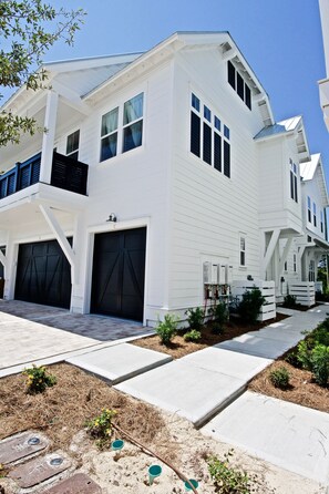 Exterior - Steps to the Resort Style Pool & Across from The Big Chill + Free Tickets! (Watersound)