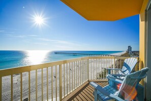 Property grounds - RENOVATED & UPDATED UNIT! WALK TO PIER PARK! BCH SRVC INCL!!! (Panama City Beach)
