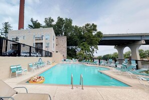 Pool - 2 Mi to Broadway- Riverfront View AND pool! (Nashville)