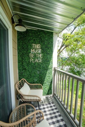 Terrace/patio - Riverfront Oasis| Pool | King Bed Walk to Broadway (Nashville)