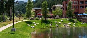 ❂ Base Area Condo | Ski In Ski Out | Zephyr Mountain Lodge | Walk to Everything!