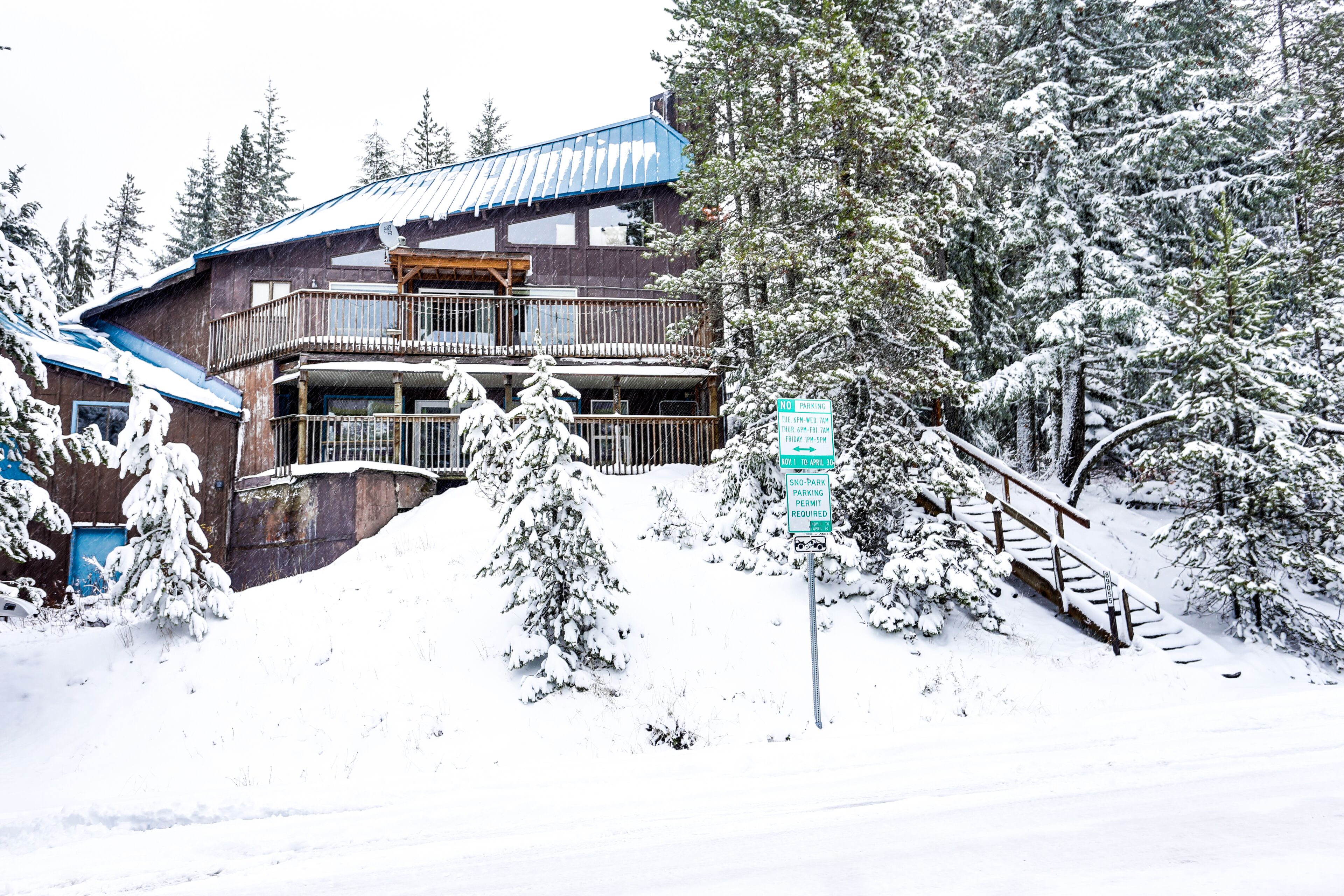 Adorable and Spacious Cabin in the Woods - Close to Ski Access