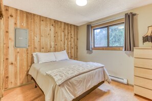 3 makuuhuonetta, silitysrauta/-lauta, internet, vuodevaatteet