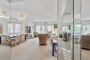 Smart TV, DVD player