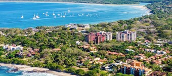 Vakre stranden townhouse- nær stranden, felles svømmebasseng, kabel, internett, a / c