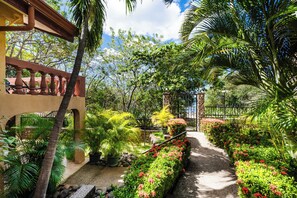 المنطقة المحيطة بالمنشأة