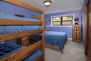 2 habitaciones, tabla de planchar con plancha, cuna de viaje y wifi
