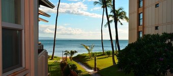 OCEANFRONT RESORT- 2x2 Spring Pricing! Kihei Sands Beachfront Condo B14