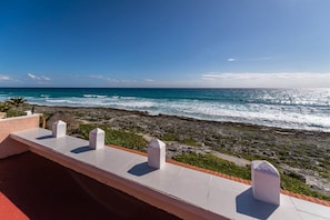 Beach - Oceanfront Akumal Villa With Pool Near Snorkeling & Restaurants (Akumal)