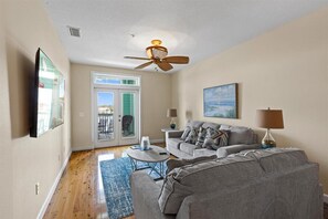 Smart TV, DVD player - WATERFRONT, RIVERS EDGE CONDO #2C-BLDG 1* PRIVATE DOCK and ASSIGNED BOAT SLIP! (Steinhatchee)