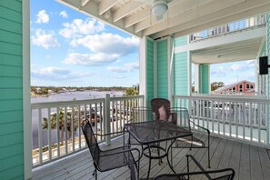 Outdoor dining - WATERFRONT, RIVERS EDGE CONDO #2C-BLDG 1* PRIVATE DOCK and ASSIGNED BOAT SLIP! (Steinhatchee)