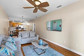 Smart TV, DVD player - WATERFRONT, RIVERS EDGE CONDO #2C-BLDG 1* PRIVATE DOCK and ASSIGNED BOAT SLIP! (Steinhatchee)