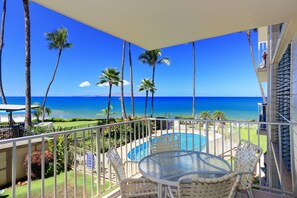 Outdoor dining - Exceptional Location, Breathtaking Ocean View: Kamaole Nalu #204 (Kihei, Maui)