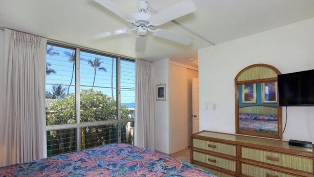 2 bedrooms, iron/ironing board, WiFi (free), bed sheets - Exceptional Location, Breathtaking Ocean View: Kamaole Nalu #204 (Kihei, Maui)