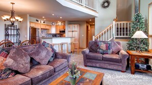 A spacious living area with two sofas, a coffee table, and a staircase leading to an upper level. - 3BR+Loft Mountain Townhome Near the Slopes. PRIVATE HOT TUB, Views! CR500 (Breckenridge)
