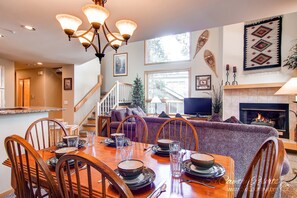 Dining - 3BR+Loft Mountain Townhome Near the Slopes. PRIVATE HOT TUB, Views! CR500 (Breckenridge)