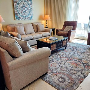 Smart-TV, DVD-spiller og bøker