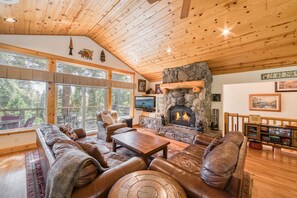 TV, fireplace, stereo