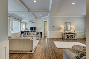 Téléviseur connecté, table de ping-pong