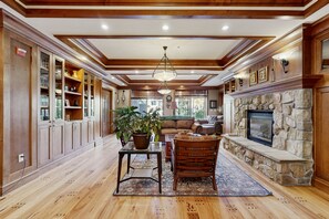 Interior - Mountainview Condo with Ski-In/Out Access, Club Solitude Access with Pool & Hot Tub (Solitude)