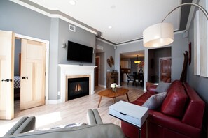 Smart TV, fireplace - Modern Downtown Durango Luxury Condo | 1 Block to Main Street | Balcony (Durango)