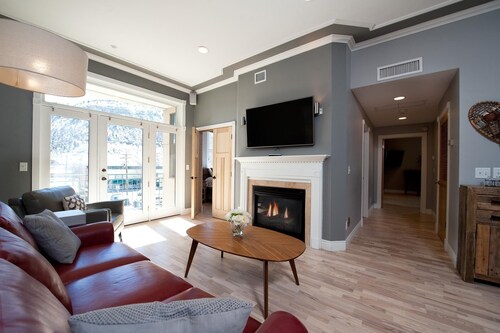 Modern Downtown Durango Luxury Condo | 1 Block to Main Street | Balcony