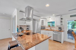 Réfrigérateur, micro-ondes, plaque de cuisson, lave-vaisselle