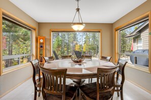 Dining - Sophisticated home with a private hot tub, pool table, bikes & SHARC Passes (Sunriver)