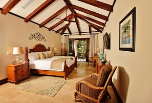 5 quartos, ferros/tábuas de passar roupa, acesso à internet