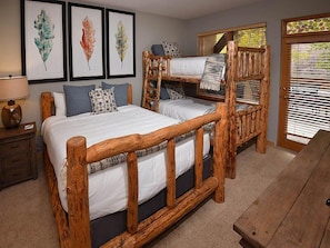 2 bedrooms, desk, iron/ironing board, WiFi - Aspenwood Lodge In Arrowhead, short walk to the Ski Lift, free garage parking!! (Edwards)