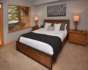 2 bedrooms, desk, iron/ironing board, WiFi - Aspenwood Lodge In Arrowhead, short walk to the Ski Lift, free garage parking!! (Edwards)