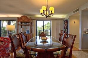 Dining - Sandpiper West 2 is a 3/3 luxury Vacation Rental on Sanibel Island (Sanibel Island)