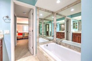 Combined shower/bathtub, hair dryer, towels - Sandpiper West 2 is a 3/3 luxury Vacation Rental on Sanibel Island (Sanibel Island)