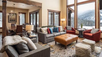 Smart TV, fireplace, DVD player, table tennis