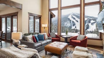 Smart TV, fireplace, DVD player, table tennis