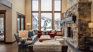 Smart TV, fireplace, DVD player, table tennis