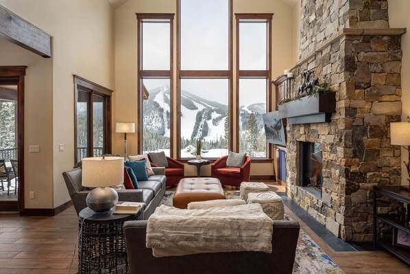 Smart TV, fireplace, DVD player, table tennis - Pet Friendly Paradise | Luxe Neighborhood | Hot Tub & Pool Table | Lakota Reserve (Winter Park)