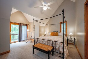 8 bedrooms, free WiFi, bed sheets