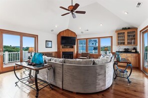 TV, fireplace, DVD player, stereo