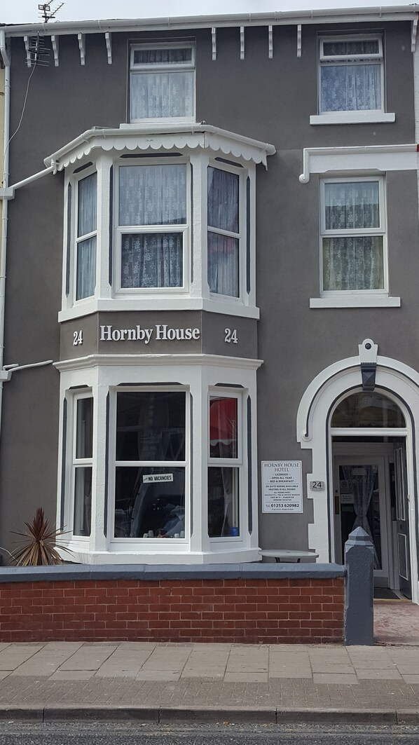 A two-story building with a bay window and a sign reading "Hornby House Hotel". - Hornby House Hotel (Blackpool)