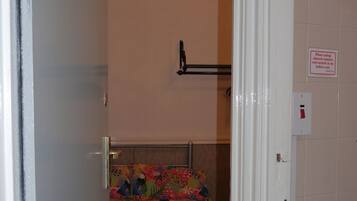 Quarto quádruplo | Individualmente decorados, individualmente mobiliados, cortinas blackout