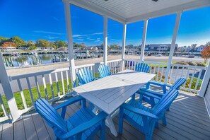 Outdoor dining - Lovely home-waterfront, beach, pools, pet friendly! (Long Neck)