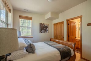 3 dormitorios, tabla de planchar con plancha, wifi gratis y ropa de cama