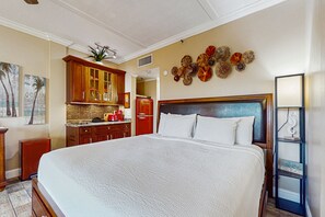 Iron/ironing board, Internet, bed sheets