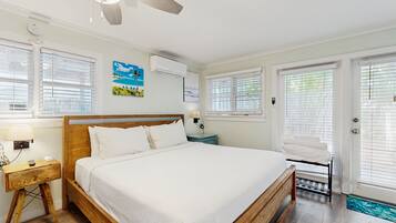 Een strijkplank/strijkijzer, wifi, beddengoed