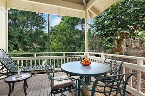 Outdoor dining - Poipu Crater 17 Tranquil Polynesian-style By Suite Paradise (Koloa)