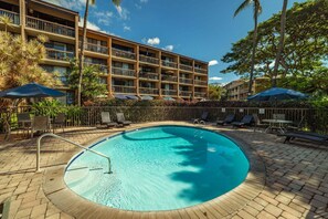 A hotel pool area with a circular pool, lounge chairs, and umbrellas. - Kihei Condo Steps to Charley Young Beach MV2220 (Kihei)